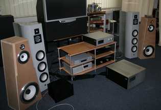 Setup in the Listening Room at K + T - notice the very big turntable in the background